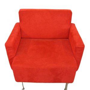 Fin sofa til venterom. Bord med plass til aviser og blader Fin sofa til venterom. Bord med plass til aviser og blader