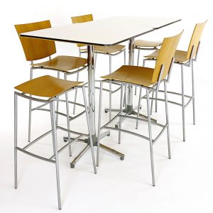 2 barbord (sammenkoblet) og 6 barstoler