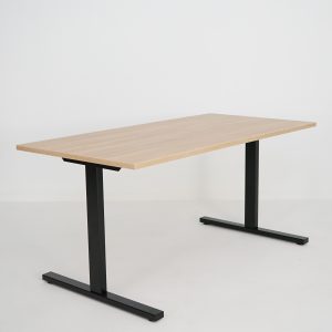 IDT elektrisk hev/senk. Bordplate: Eik