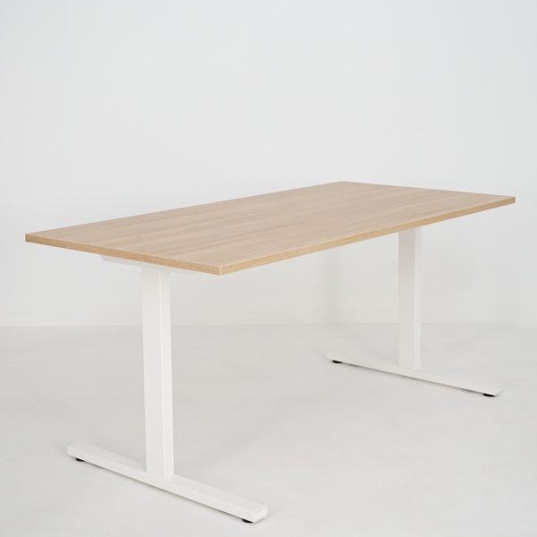 T-Easy skrivebord. Bordplate: Eik - Bilde 3