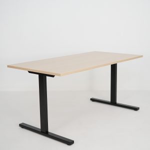 T-Easy skrivebord. Bordplate: Hvit Eik