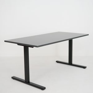 T-Easy skrivebord. Bordplate: Mørk grå