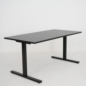 T-Easy skrivebord. Bordplate: Svart