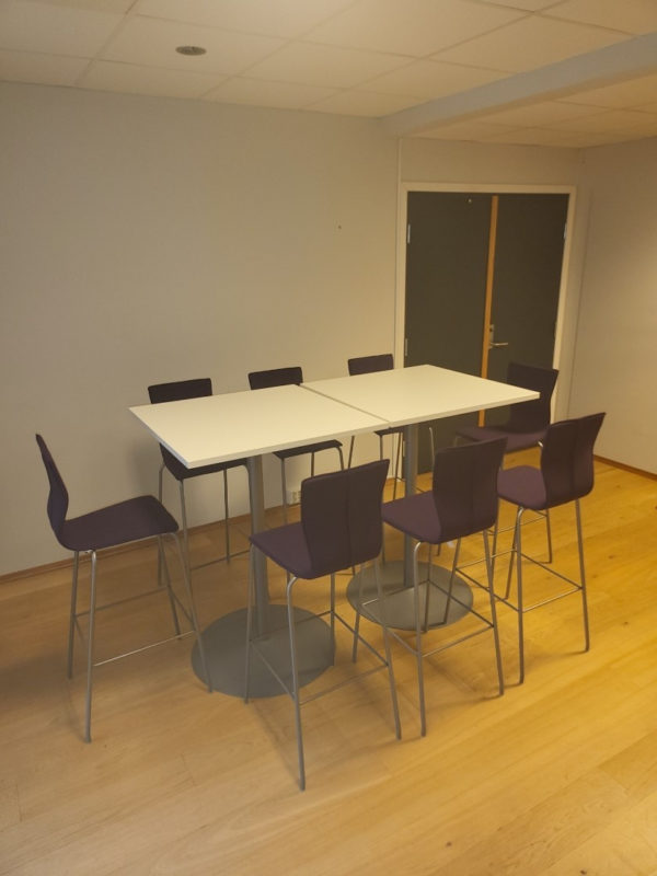 EFG barstoler med bord