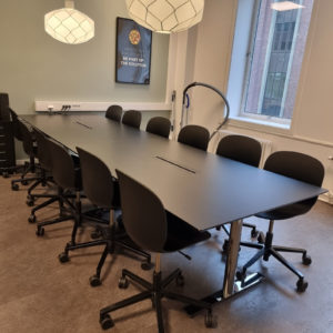 RBM Noor 6070 Konferansestoler Farge: Graphite, Fotkryss: Sort Aluminium
