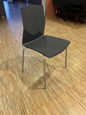 Stoler fra Four Design med polstret sete